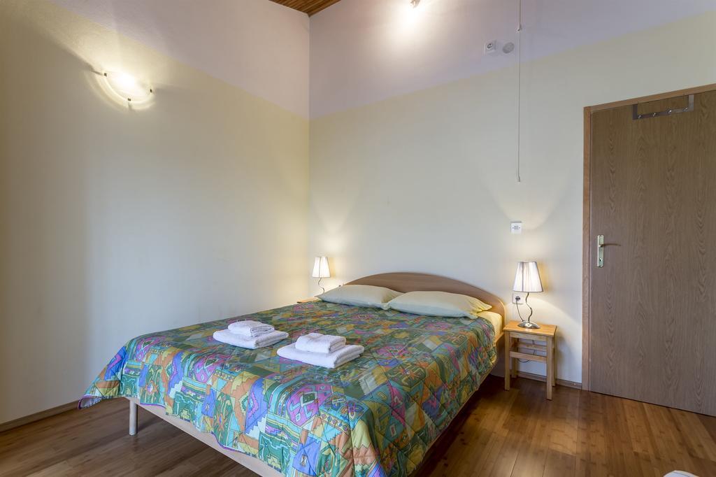 Apartment Srecko Vinisce Exterior photo