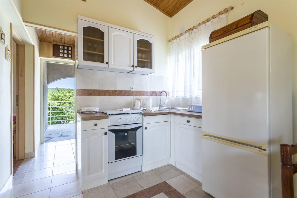 Apartment Srecko Vinisce Exterior photo